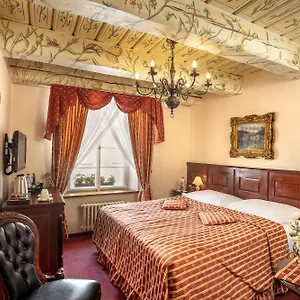 https://u-zlateho-stromu.praguehotelsweb.com